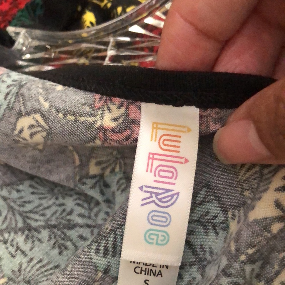 LulaRoe Floral Scoop Neck Women's Top - Picture 9 of 10